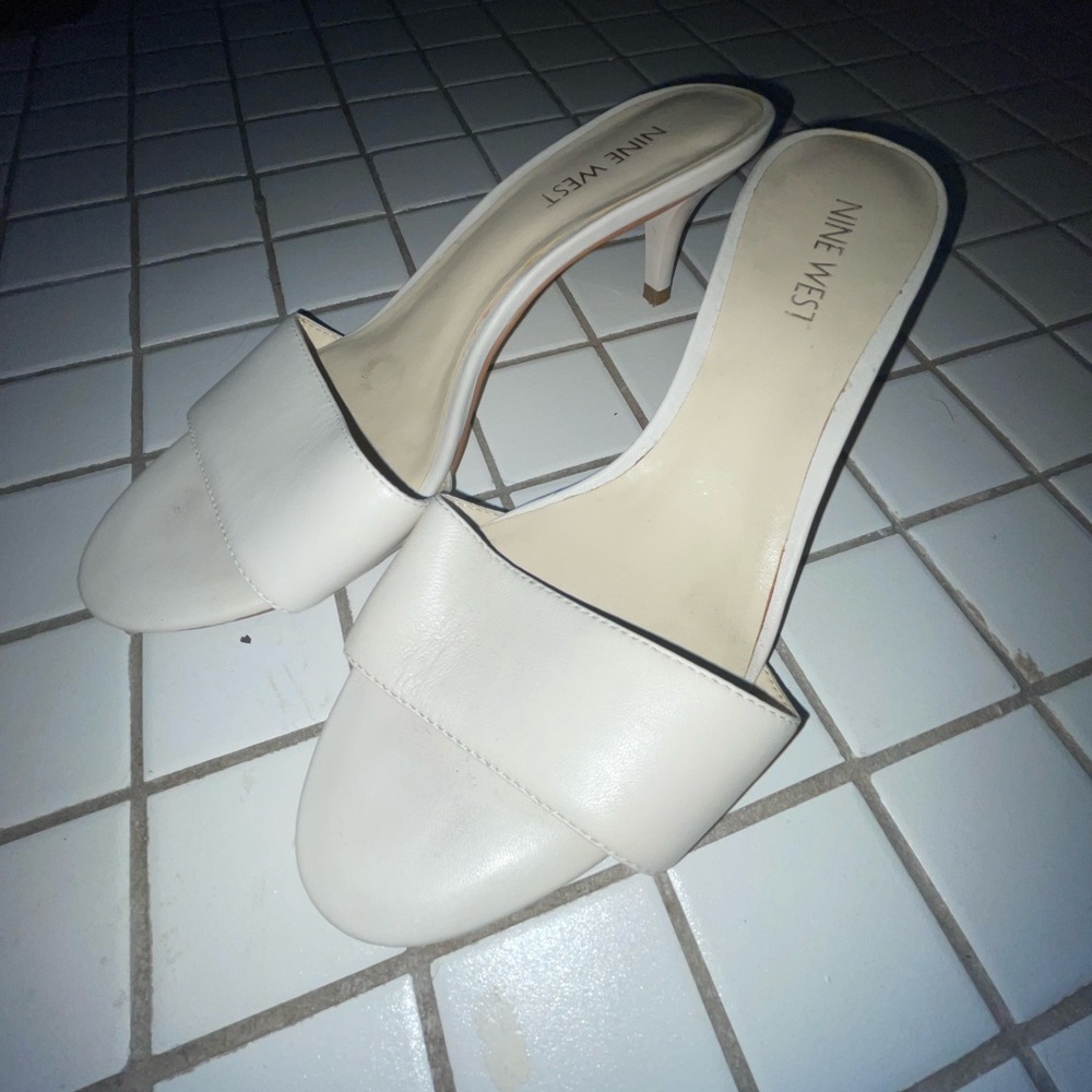 Vintage Nude Nine West Kitten Heels